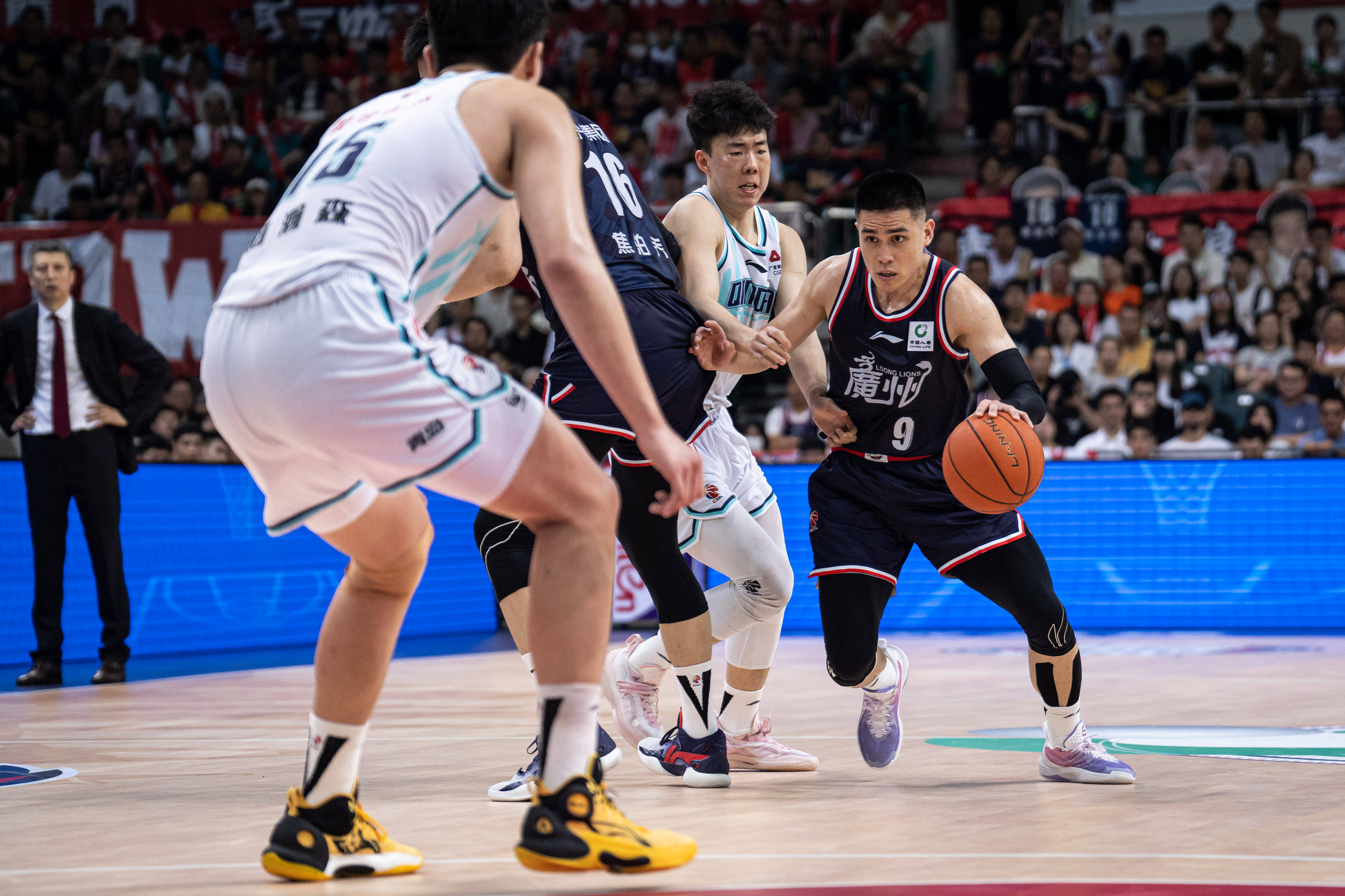 到中场直塞 到中场直塞